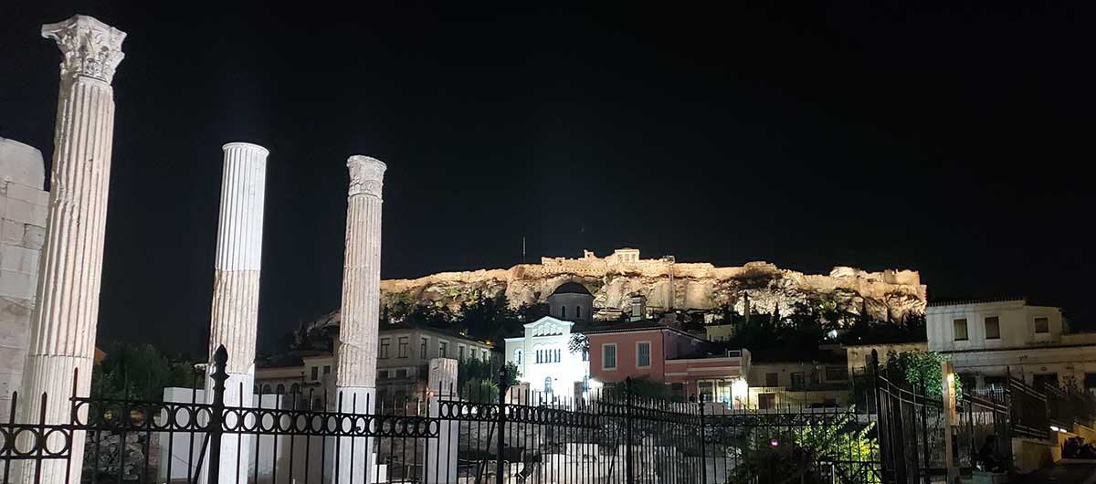 La Acrópolis vista desde el barrio Plaka.